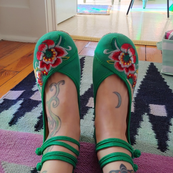 Cute Green Embroidered Sandals - Picture 4 of 7